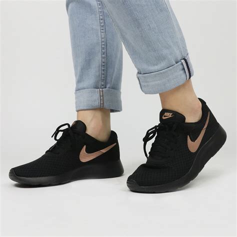 nike air schoen dames nieuw zwart|Nike dames sneakers zwart.